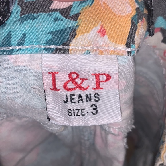 I&P vintage jewel buttons floral jean shorts - Picture 8 of 8